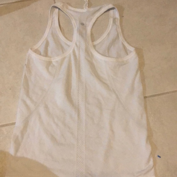 Lululemon Racerback tank top -white. Size 6 - Picture 4 of 5